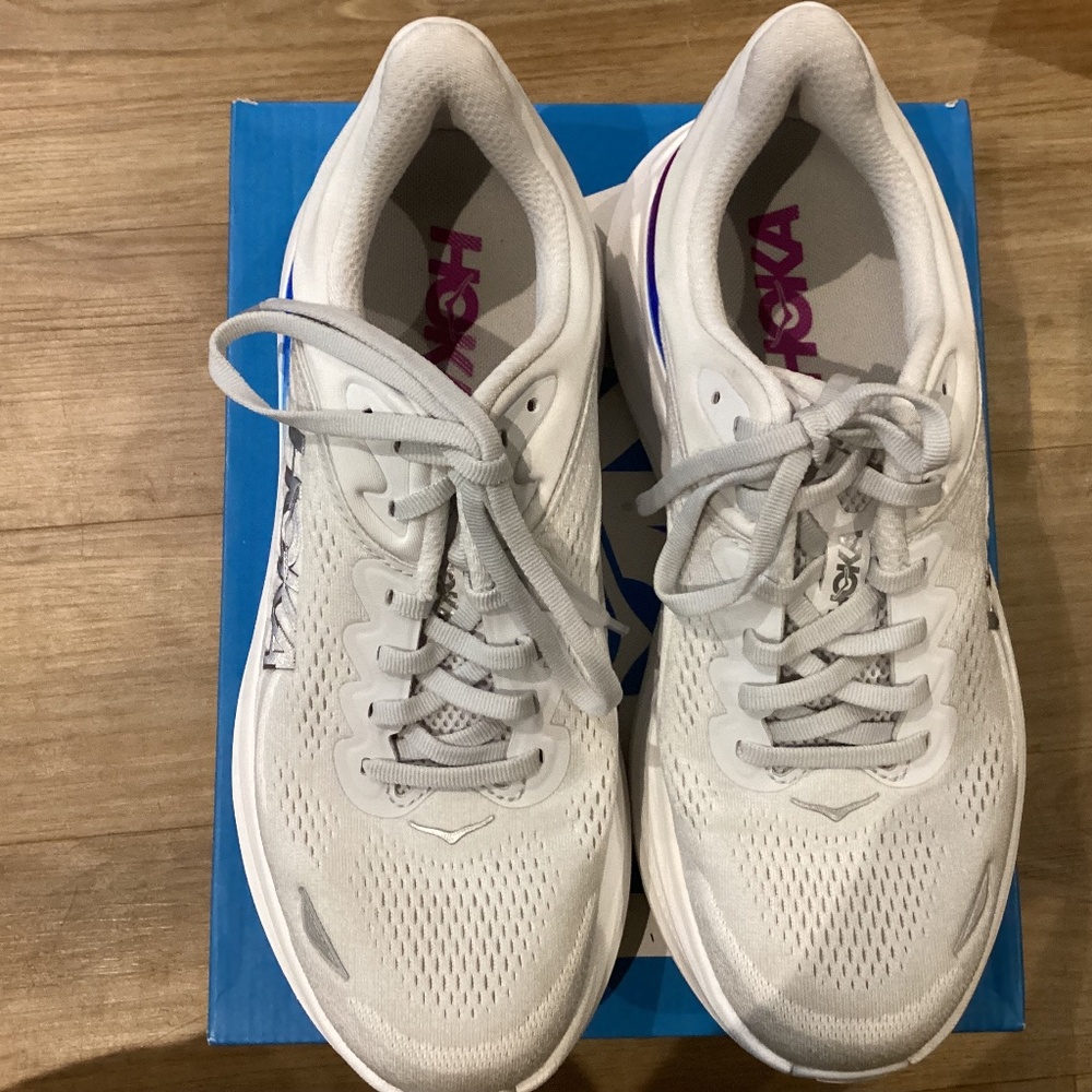 Hoka One One W Bondi 9 Running Shoes Woman’s Size 8.5 Cosmic Gray/ white